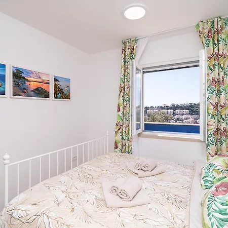 Terrace, View & Barbecue 두브로브니크