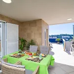 Terrace, View & Barbecue * Ντουμπρόβνικ